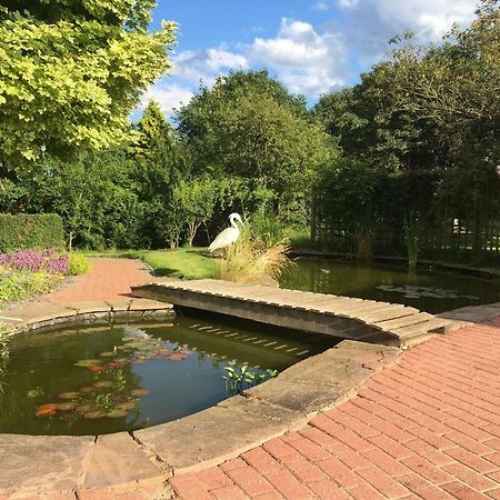 Maesbury Riverside オスウェストリー エクステリア 写真