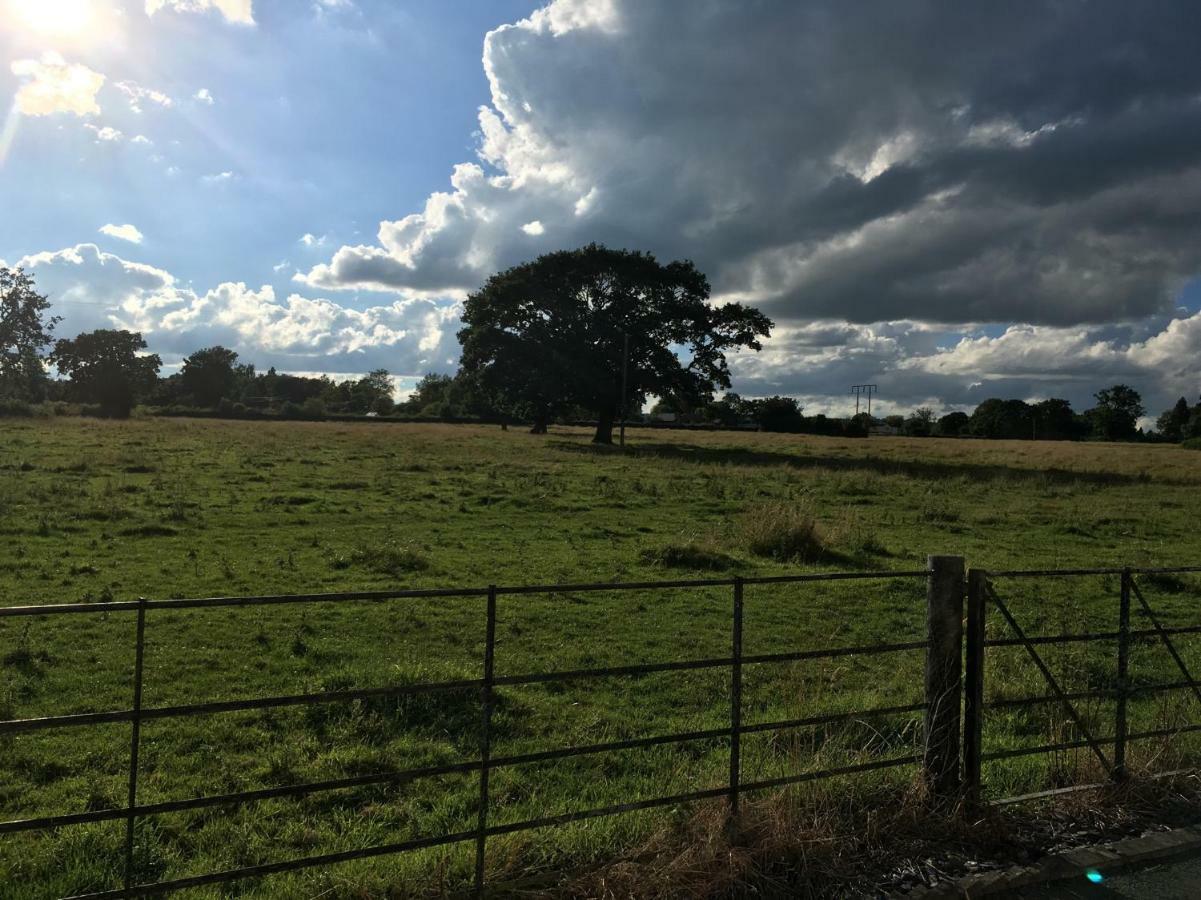 Maesbury Riverside オスウェストリー エクステリア 写真